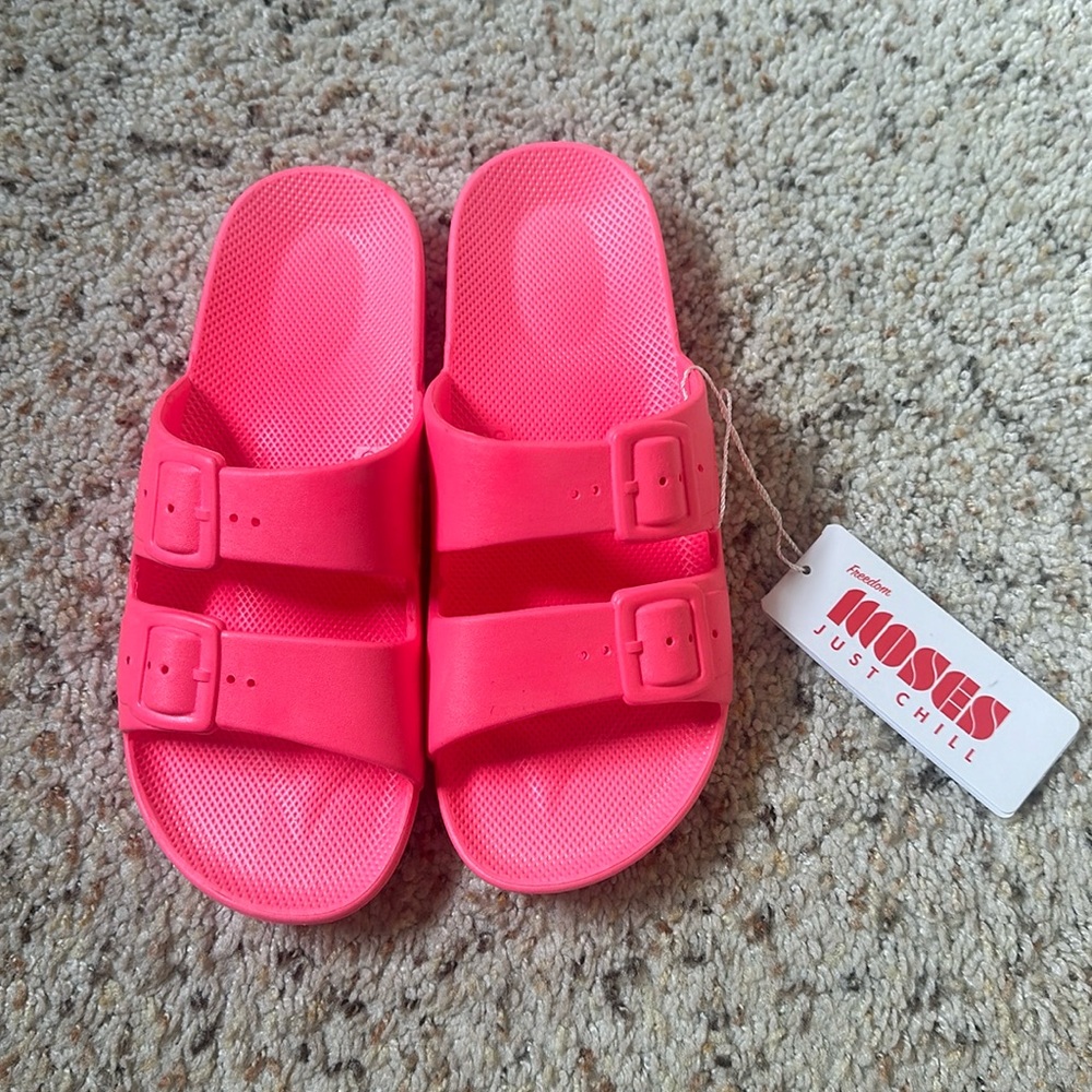 NWT freedom Moses sandals
